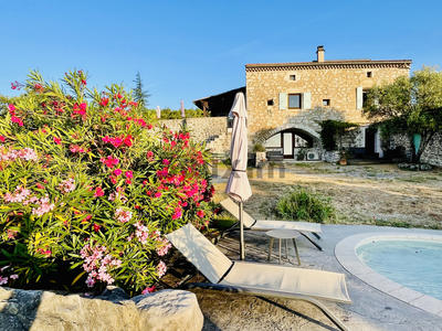 Propriété - 447 m² - 17 pièces