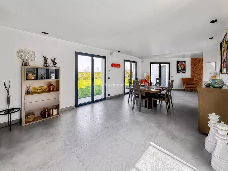 Maison - 334 m² - 11 pièces