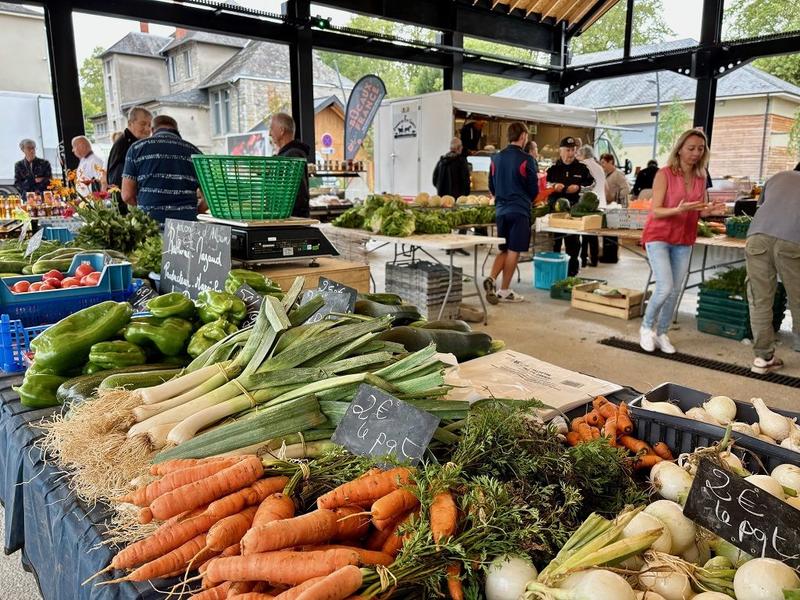 Marché dominical hebdomadaire le Corrézium