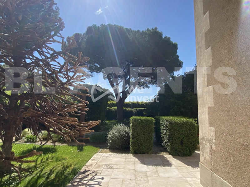 Maison - 273 m² - 8 pièces