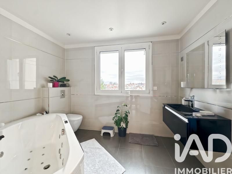 Maison - 270 m² - 8 pièces