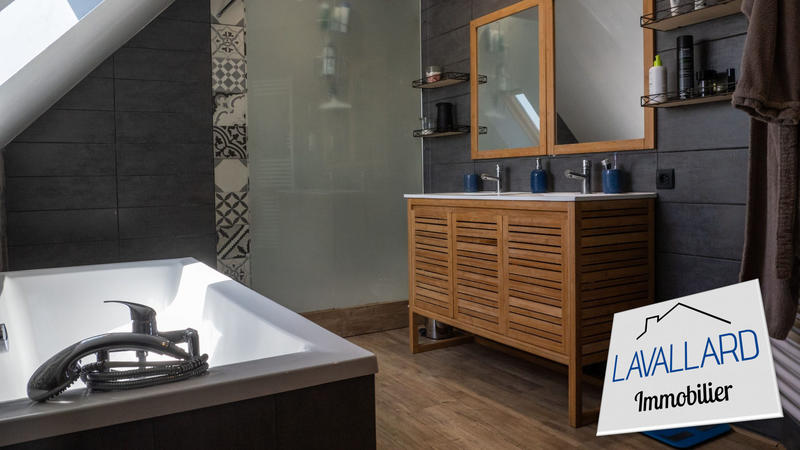 Maison - 175 m² - 9 pièces