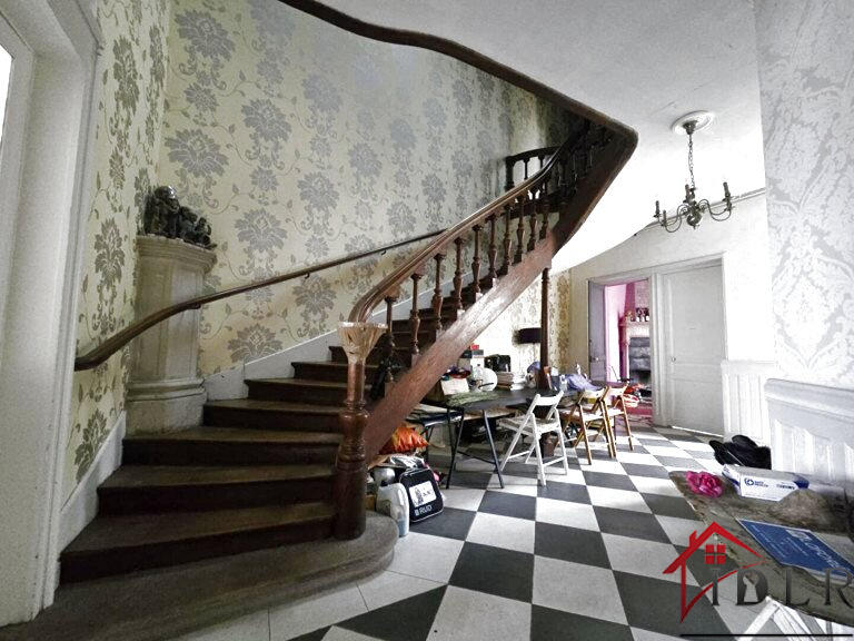 Maison - 338 m² - 8 pièces