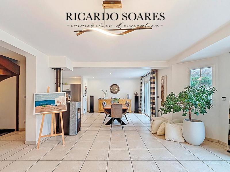 Maison - 242 m² - 7 pièces