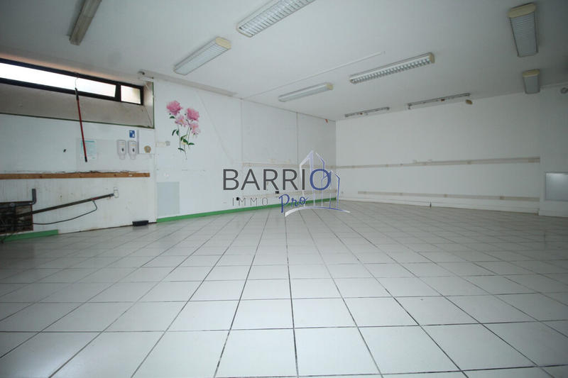 Local d'activité / Entrepôt - 214 m² - 1 pièce