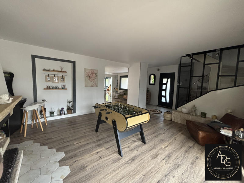 Maison - 210 m² - 6 pièces