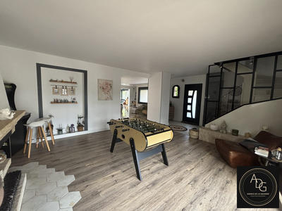 Maison - 210 m² - 6 pièces