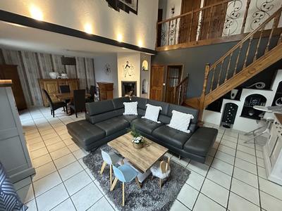 Maison - 180 m² - 7 pièces