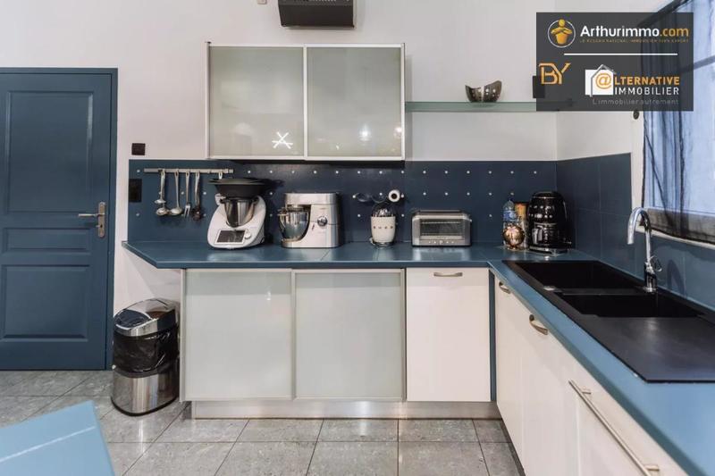 Maison - 240 m² - 9 pièces