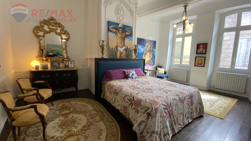 Maison - 392 m² - 12 pièces