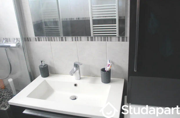 Chambre - 11 m² - 1 pièce