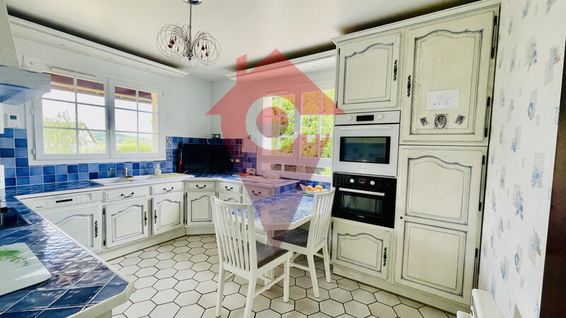 Maison - 205 m² - 8 pièces