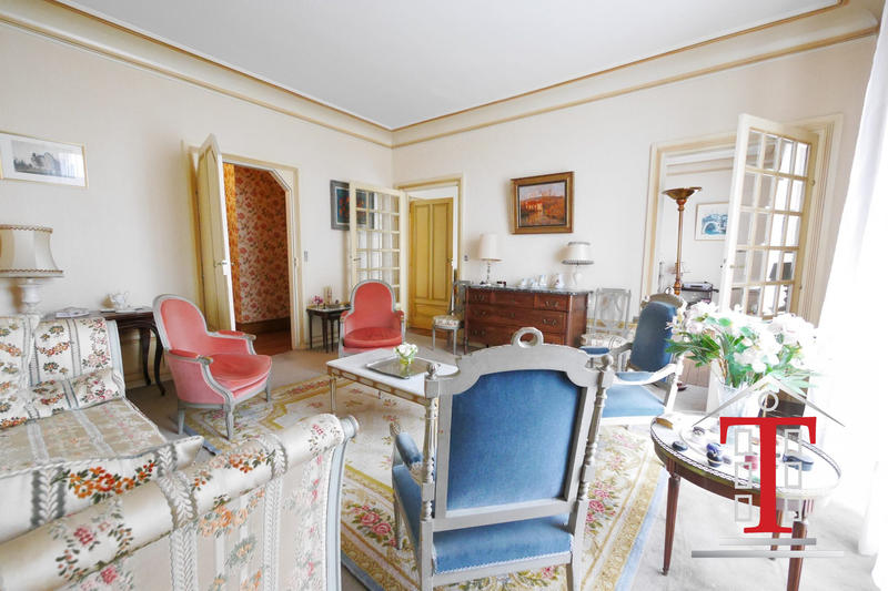 Maison - 320 m² - 13 pièces