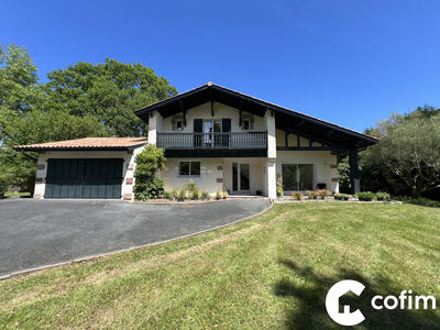 Maison traditionnelle - 150 m² - 6 pièces