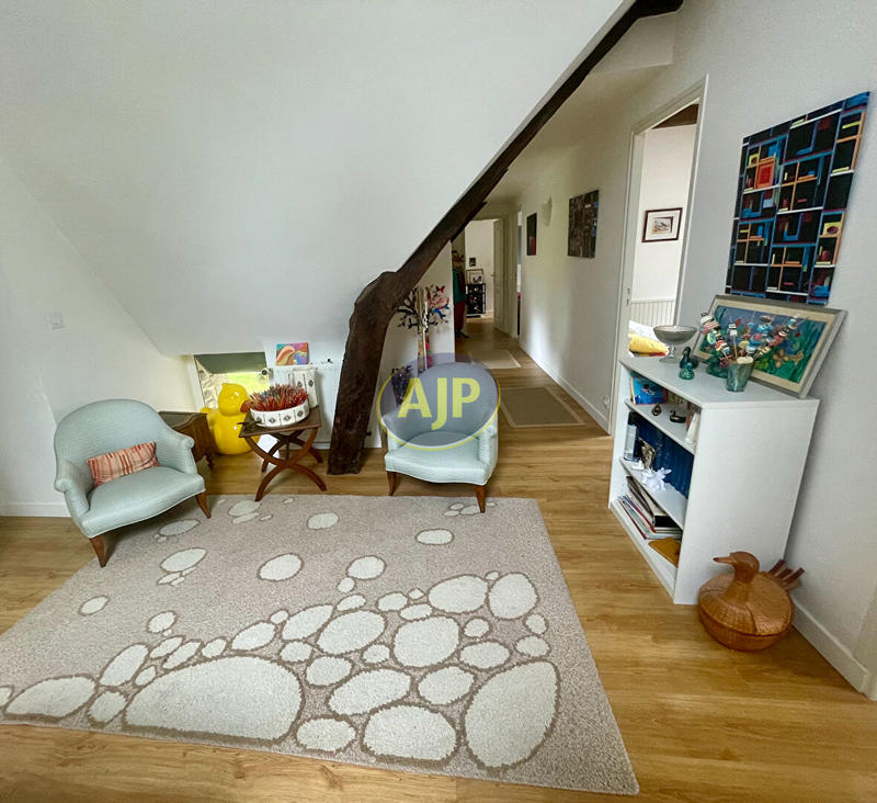 Maison - 225 m² - 8 pièces