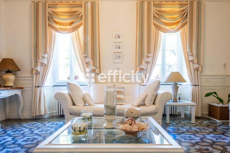 Maison - 277 m² - 12 pièces