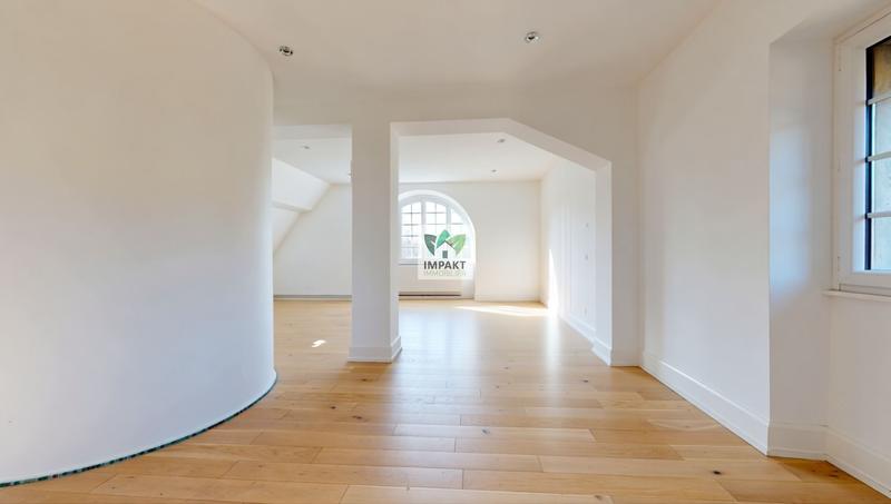 Maison - 460 m² - 15 pièces