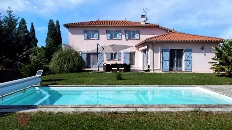 Maison - 215 m² - 5 pièces