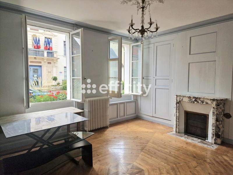 Maison - 220 m² - 8 pièces