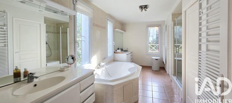 Maison - 228 m² - 7 pièces