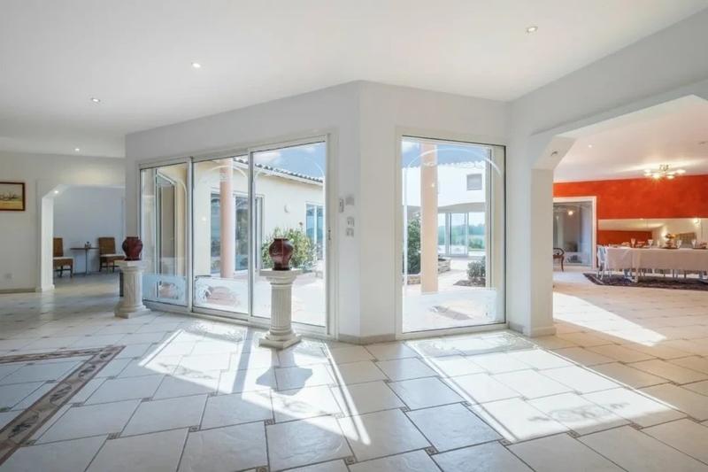 Maison - 408 m² - 11 pièces