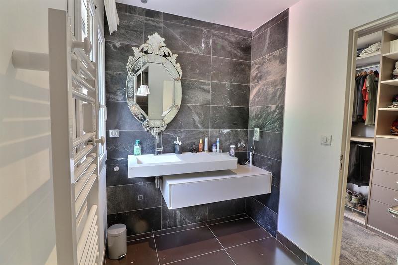 Maison - 295 m² - 12 pièces