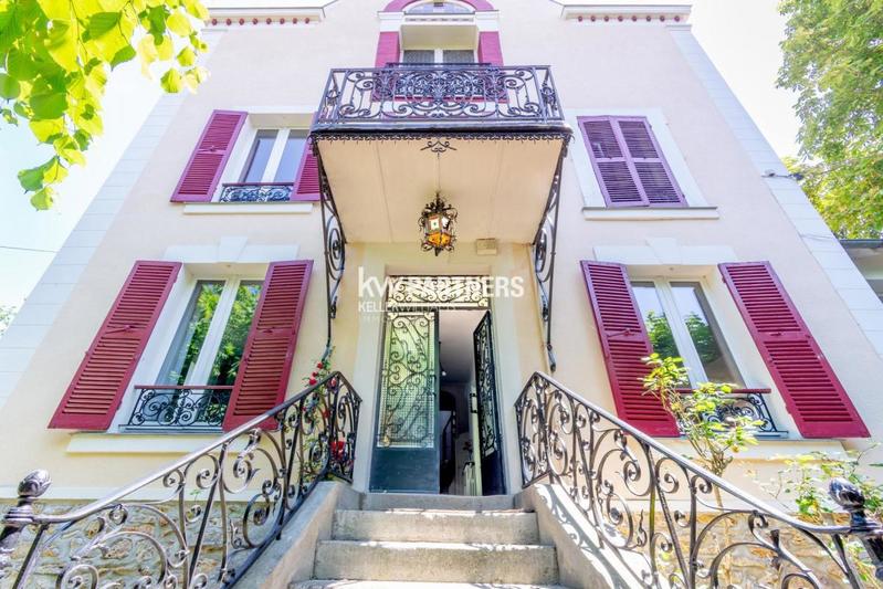 Maison bourgeoise - 256 m² - 9 pièces