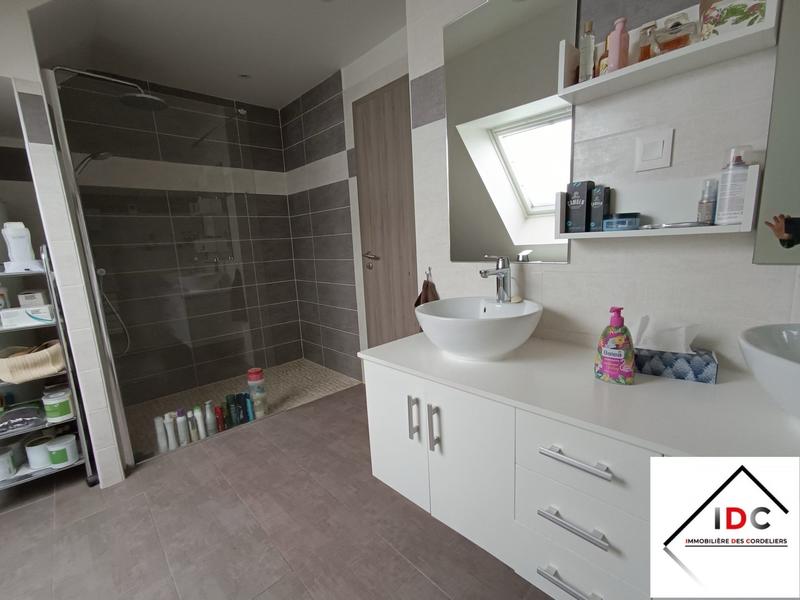 Maison contemporaine - 270 m² - 7 pièces