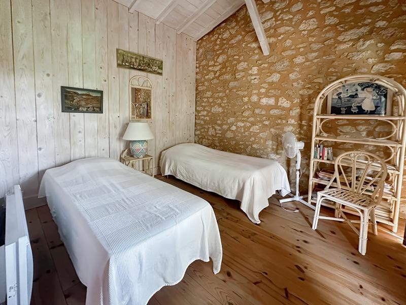 Maison en pierre - 222 m² - 9 pièces