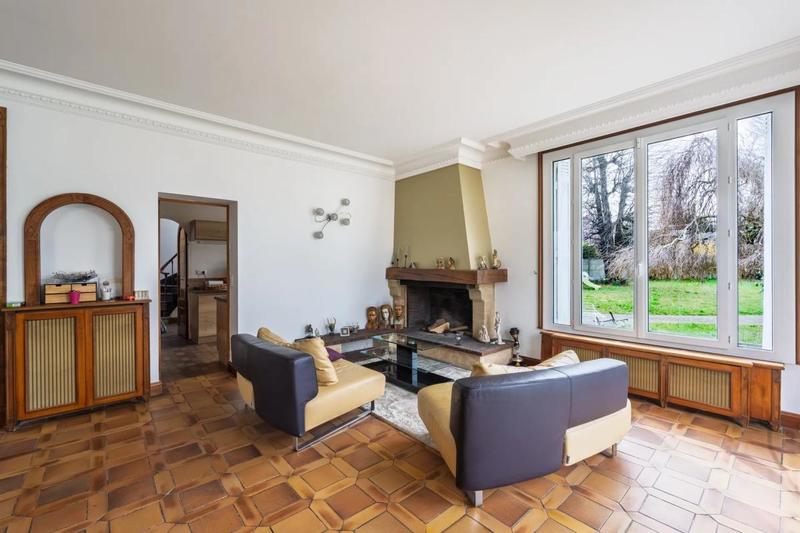Maison - 228 m² - 8 pièces