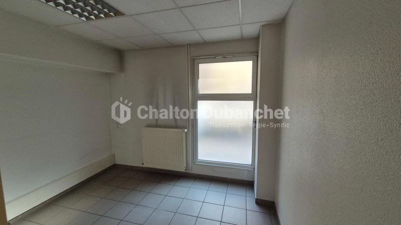 Local d'activité / Entrepôt - 250 m² - 5 pièces