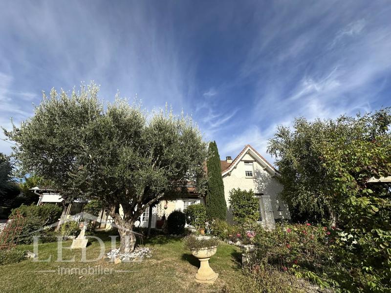 Propriété - 193 m² - 5 pièces