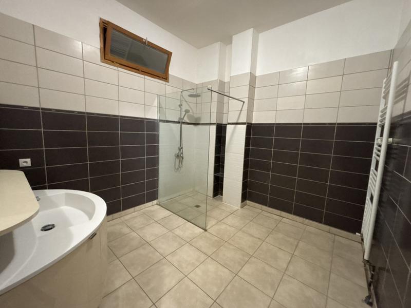 Loft - 108 m² - 4 pièces