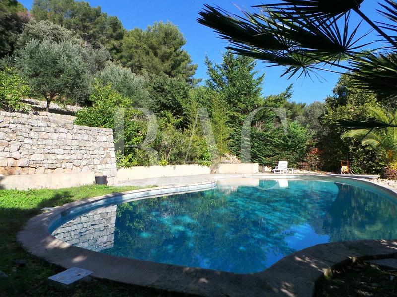 Villa - 330 m² - 8 pièces