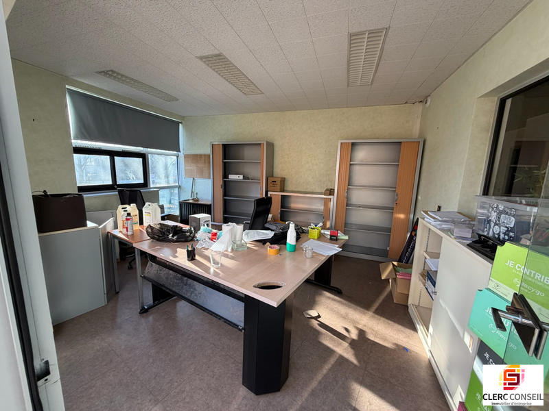 Bureau - 1 054 m²