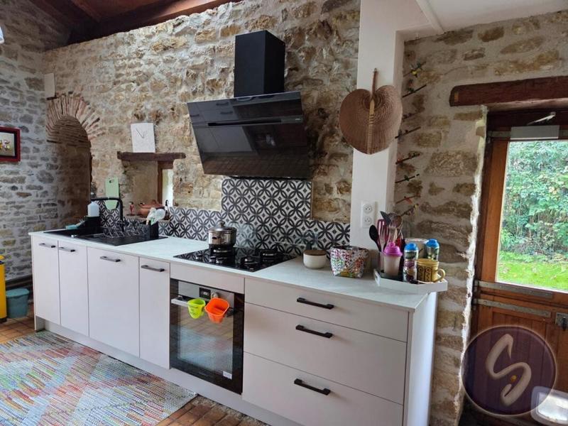 Propriété - 245 m² - 7 pièces