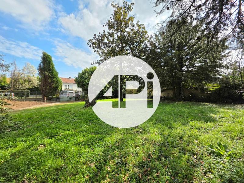 Terrain constructible - 758 m²