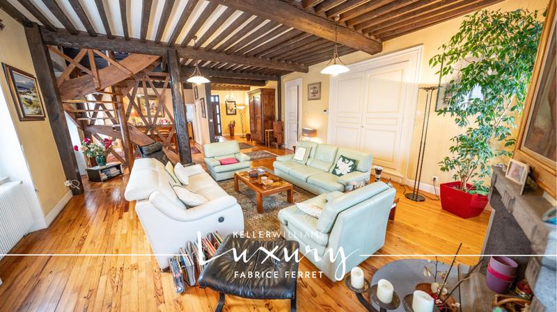 Maison - 326 m² - 11 pièces