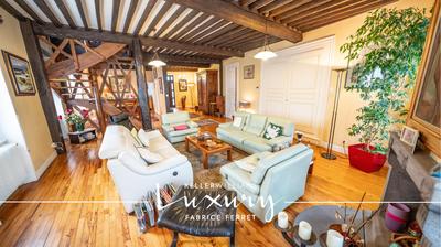 Maison - 326 m² - 11 pièces