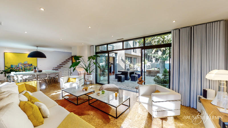 Demeure - 253 m² - 8 pièces