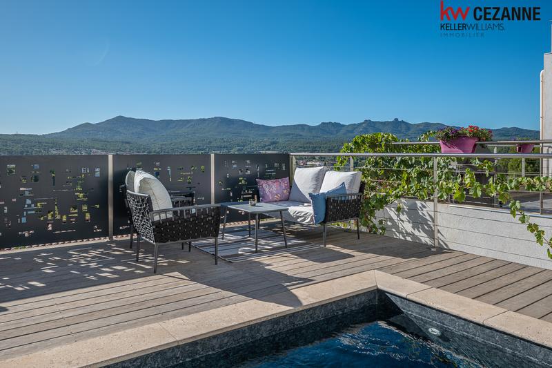 Maison - 248 m² - 8 pièces