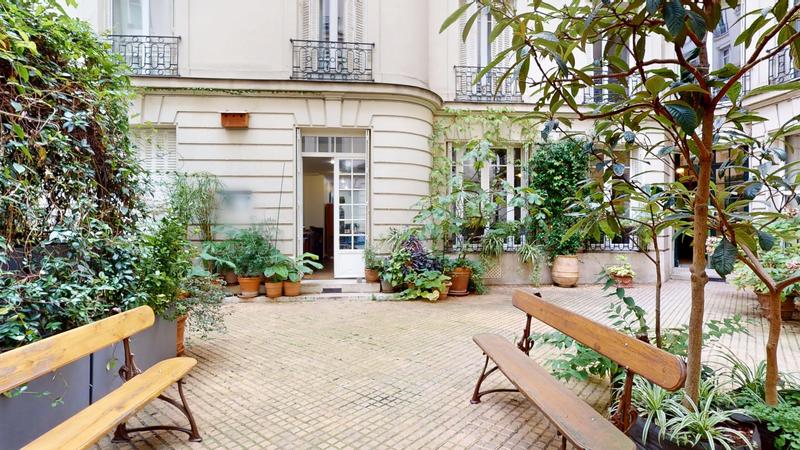 Local commercial - 353 m² - 10 pièces