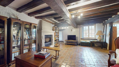 Propriété - 251 m² - 10 pièces