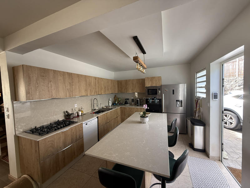 Maison - 350 m² - 9 pièces