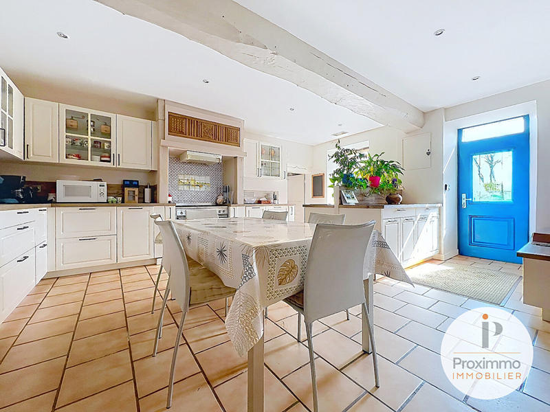 Maison - 238 m² - 6 pièces