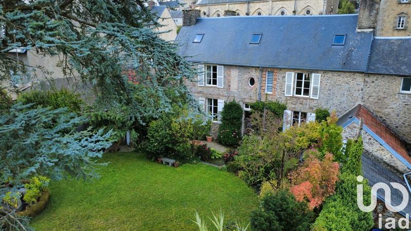 Maison - 280 m² - 8 pièces