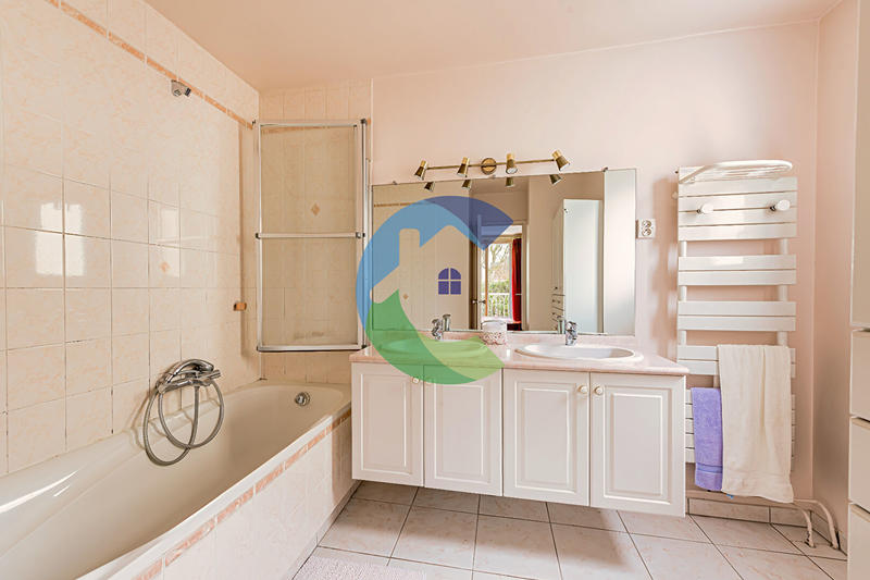 Maison - 170 m² - 7 pièces