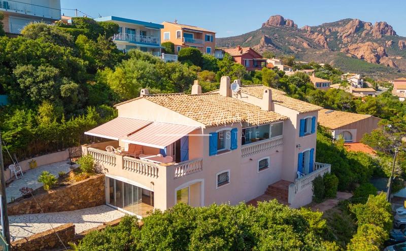 Villa - 212 m² - 6 pièces