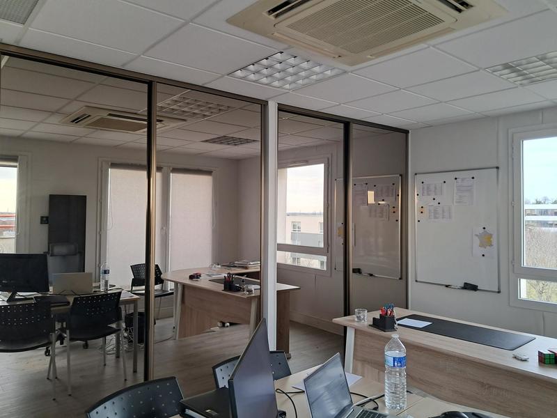 Local commercial - 84 m² - 4 pièces