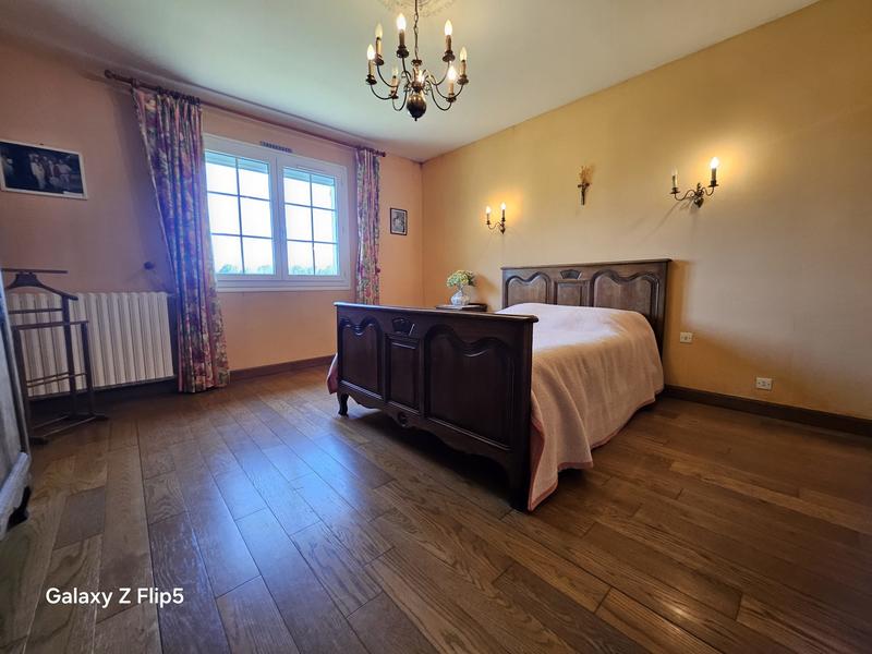 Maison - 180 m² - 9 pièces